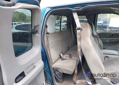 2001 Ford F-150 Lariat/Xl/Xlt из США, поврежденный, VIN 1FTRX18L31KF19749